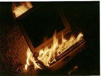 Laptop brennennd .jpg